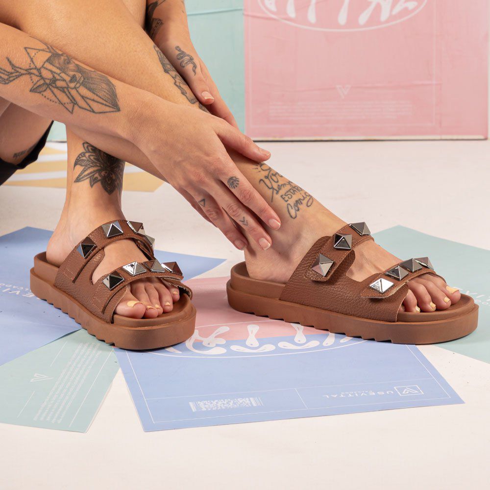 Sandália Birken Feminina Em Couro Vittal Chiara Caramelo Com Sparkle