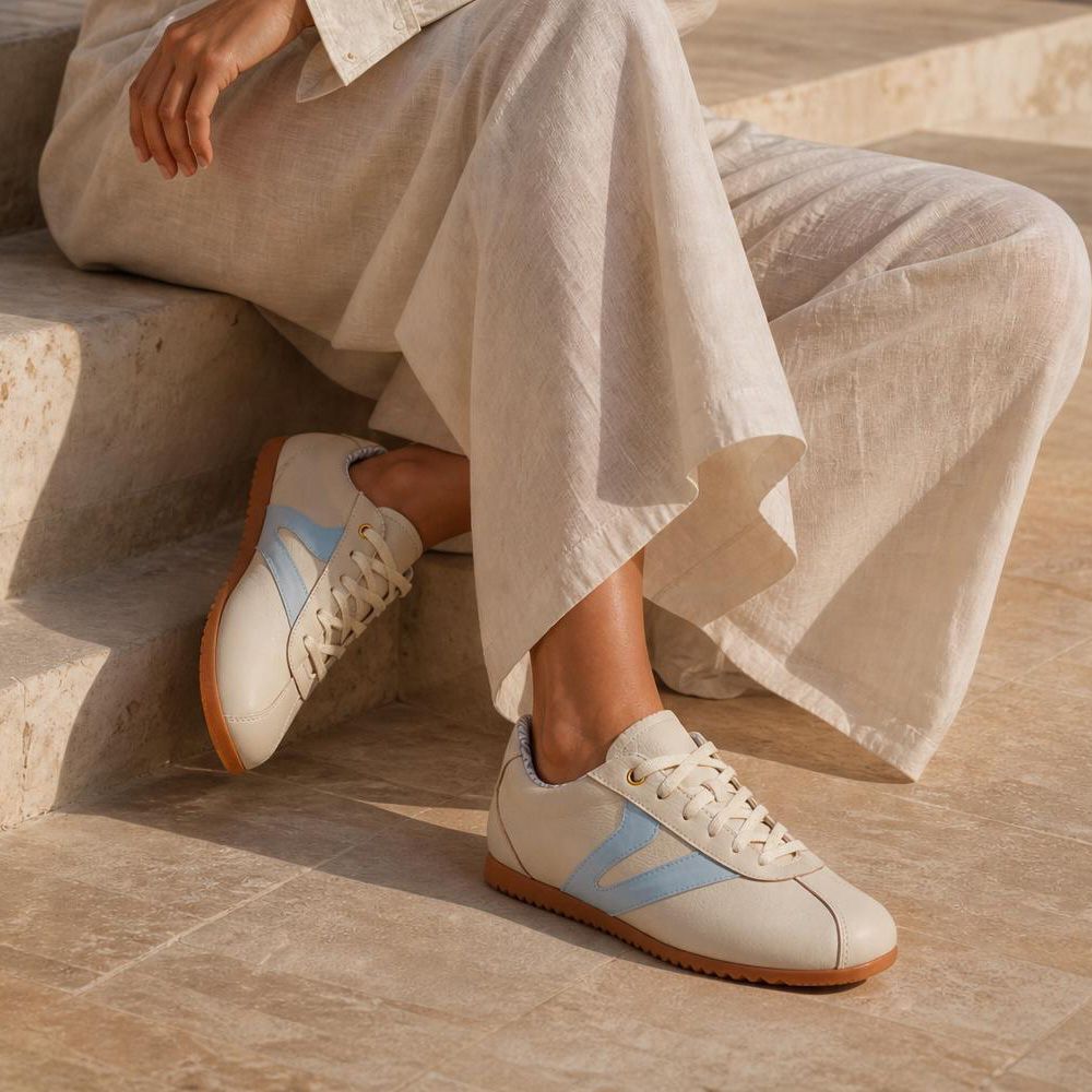 Tênis Feminino Couro Legítimo Naomi OffWhite com Azul Vittal Clássico Retrô