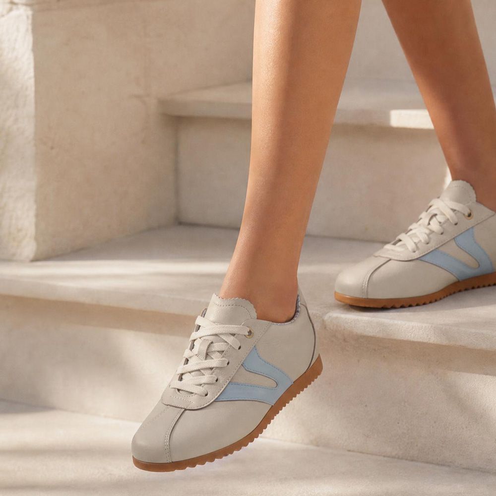 Tênis Feminino Couro Legítimo Naomi OffWhite com Azul Casual Vittal Clássico Retrô 