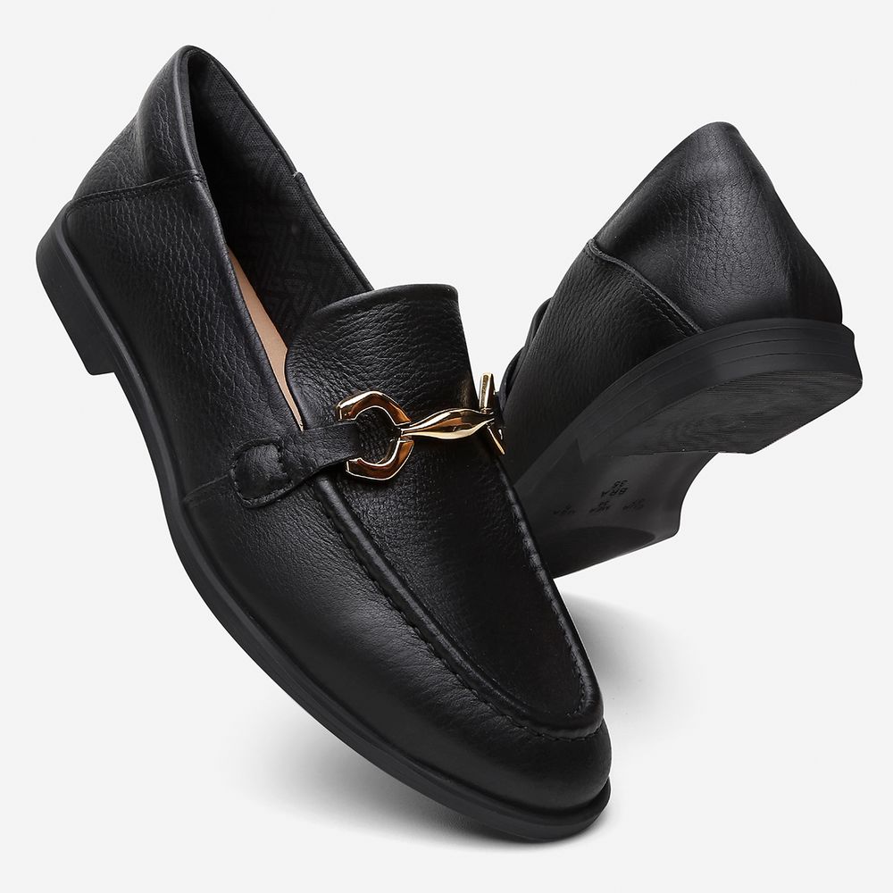 Mocassim Feminino Vittal Mara em Couro Legítimo Preto com Fivela Dourada