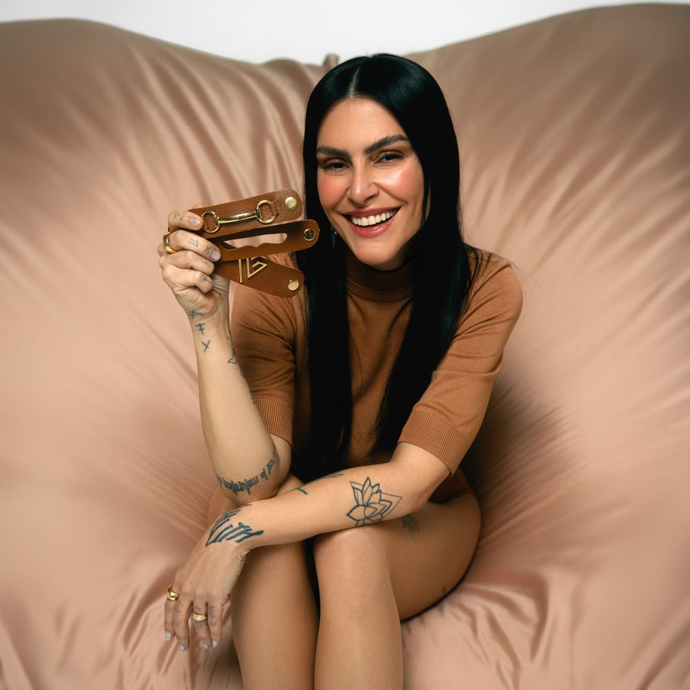 Mocassim Feminino Tratorado Couro Caramelo com 3 Fivelas Removíveis