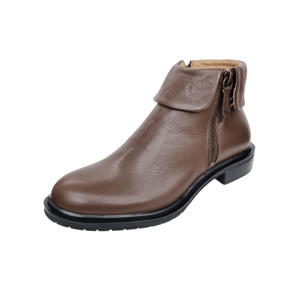 bota em couro café