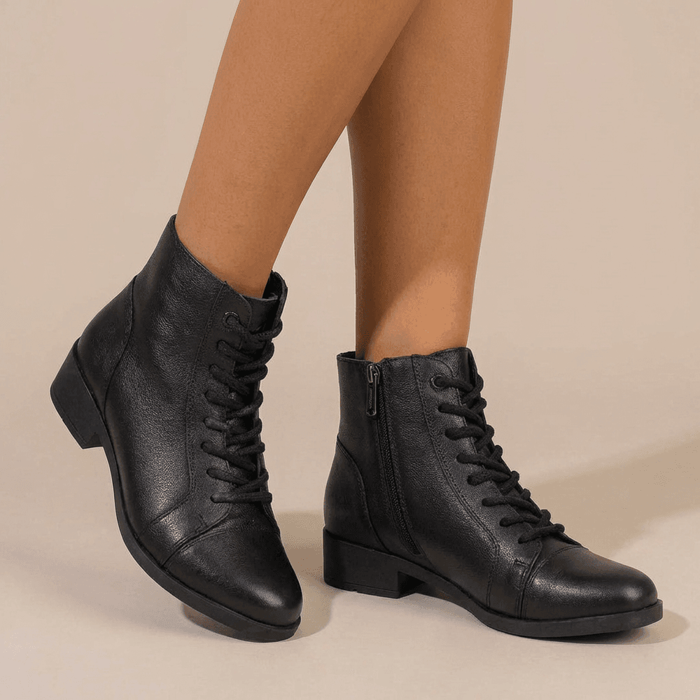 Bota Feminina Vittal Jenifer em Couro Legitimo Cano Curto Fechamento Cadarço