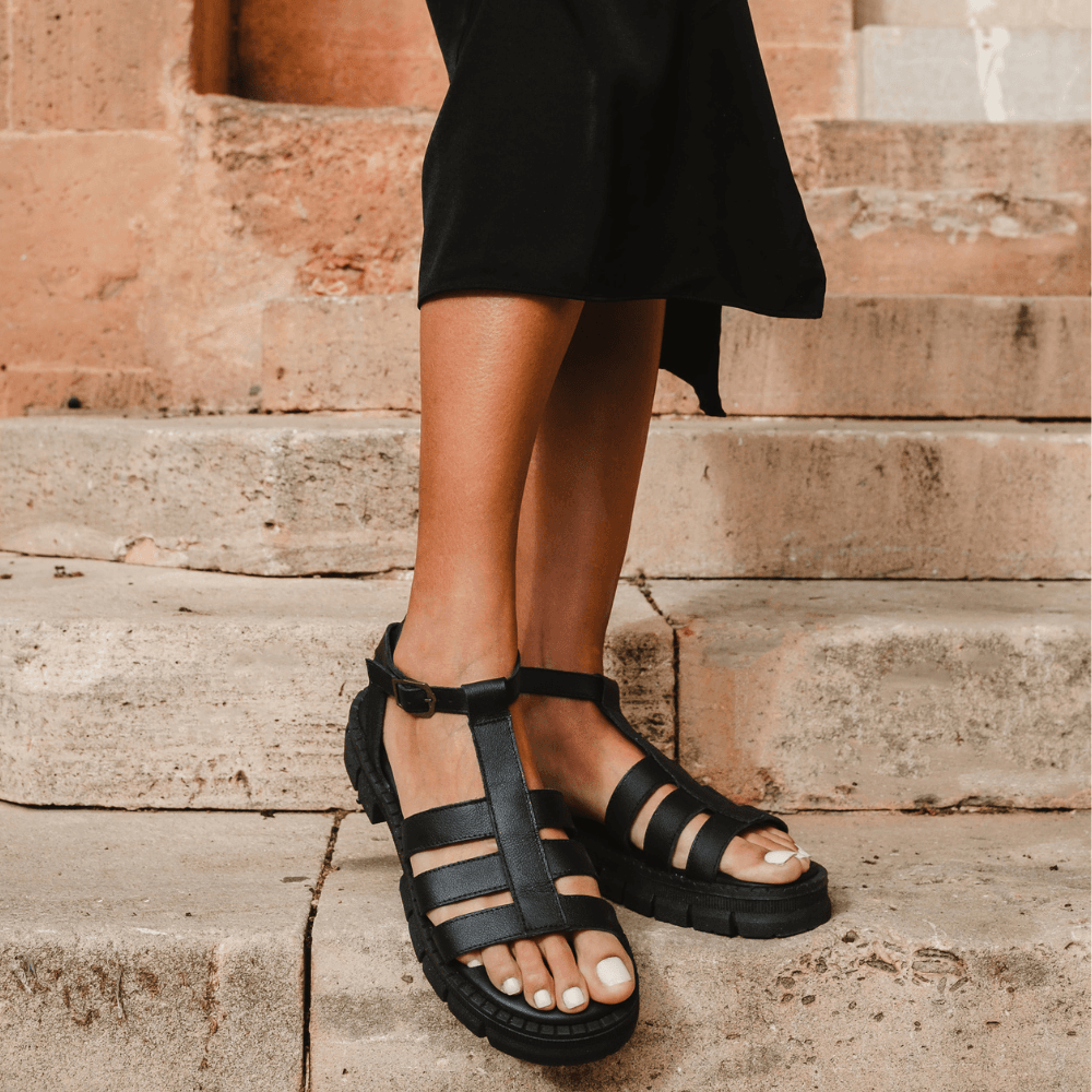 Sandália Feminina Vittal Couro Legítimo Preto Chloe Tratorada Confortável