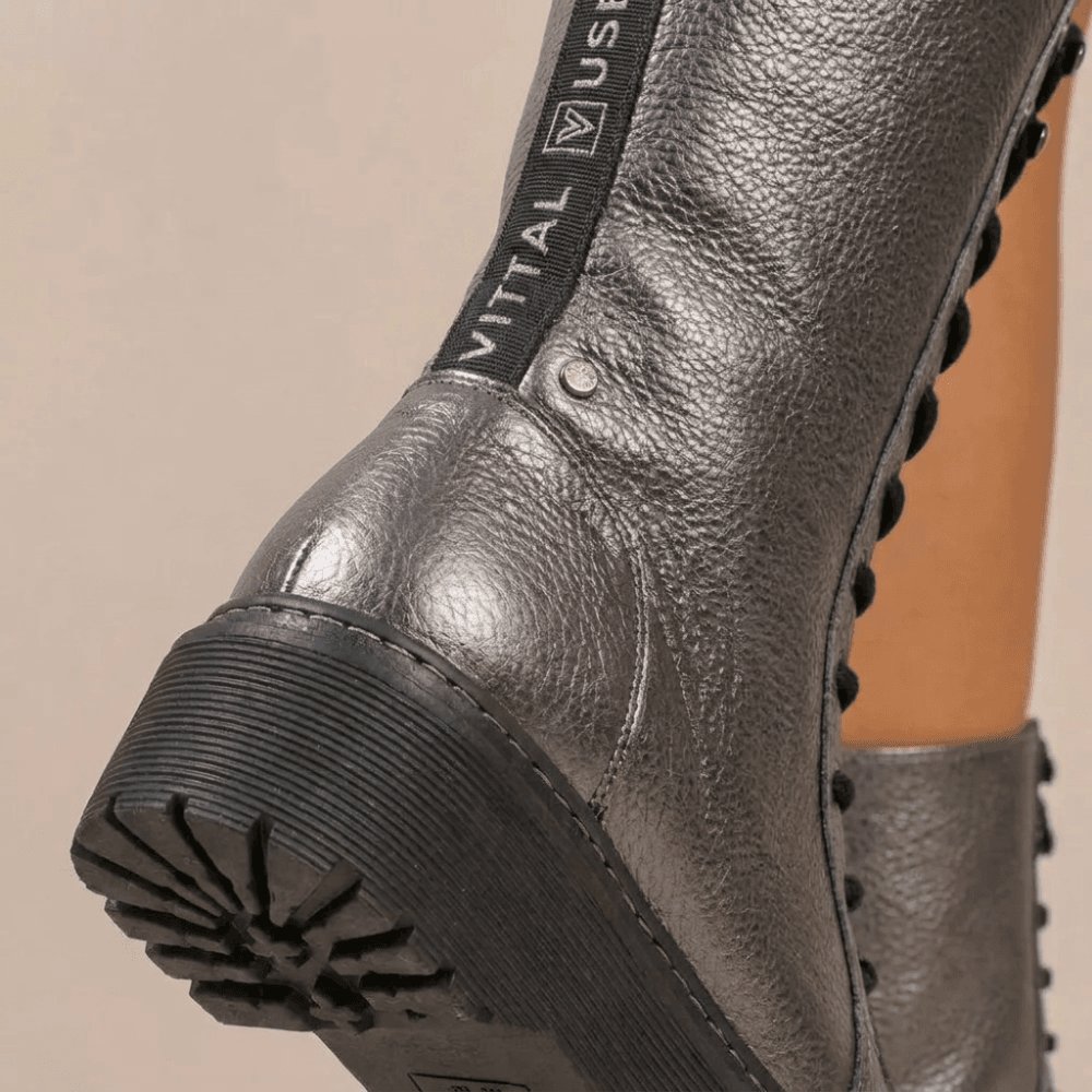 Coturno Feminino Vittal Aurora em Couro Legitimo Cano Alto Ônix