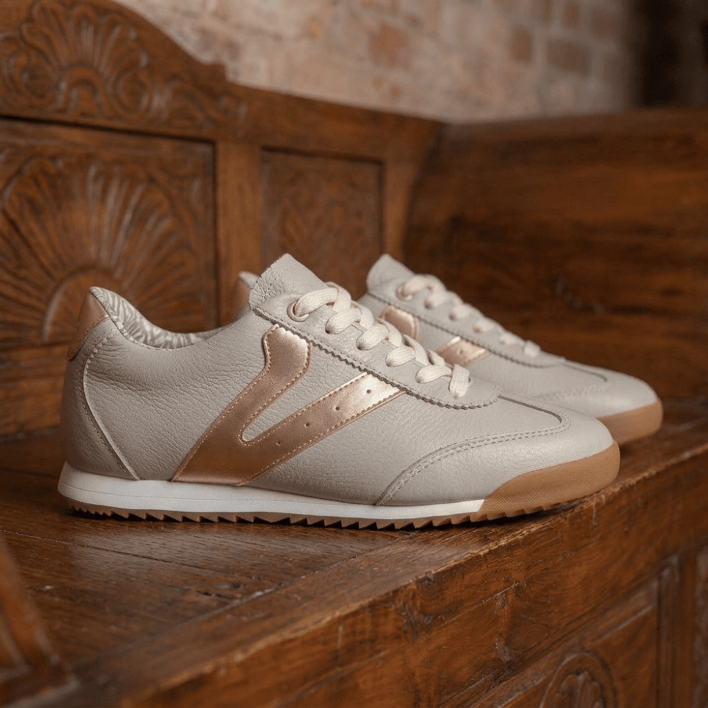 Tênis Feminino Couro Legítimo Naomi OffWhite com Rosê Casual Vittal Clássico Retrô