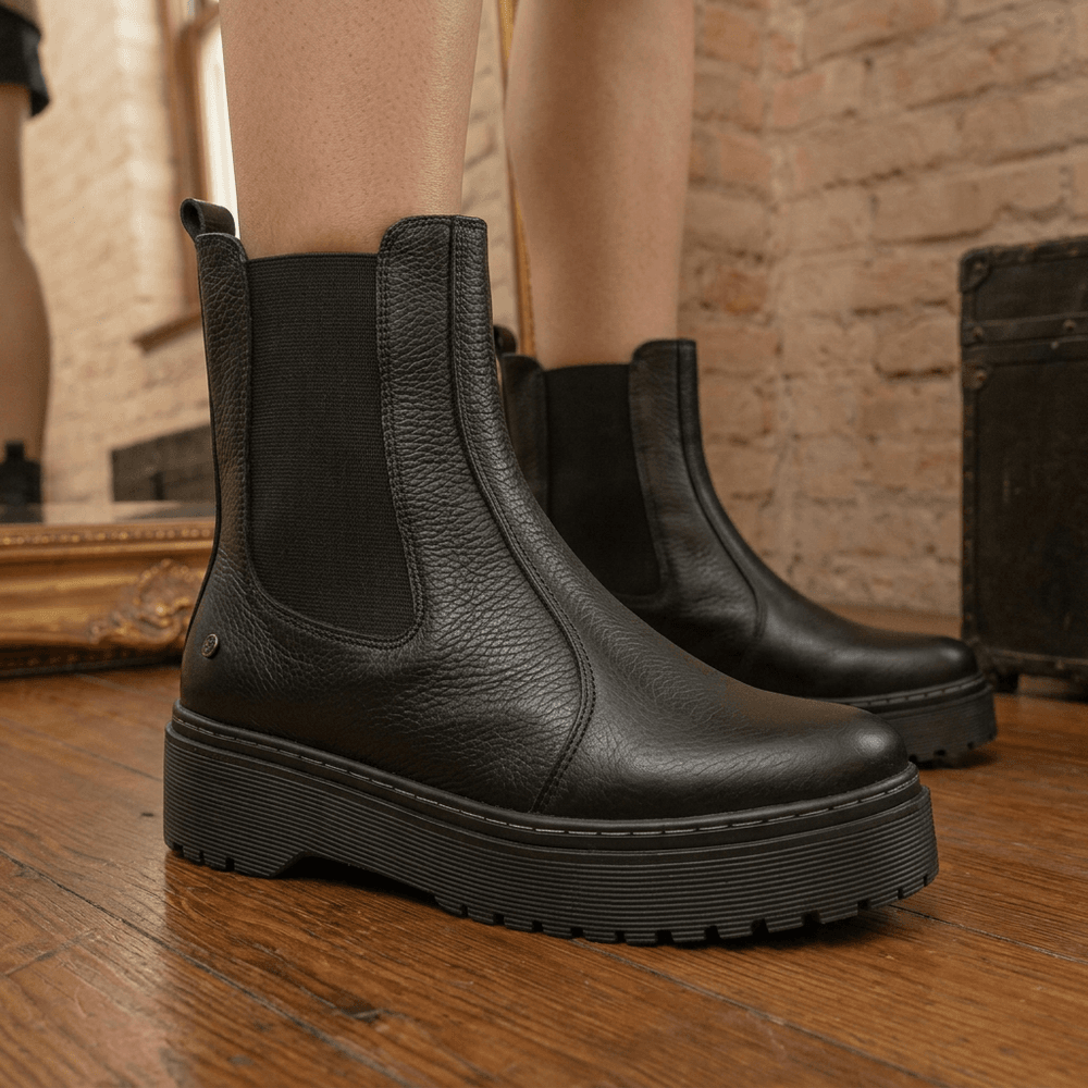 Bota Chelsea Feminina Preta Vittal Luisa em Couro Legitimo