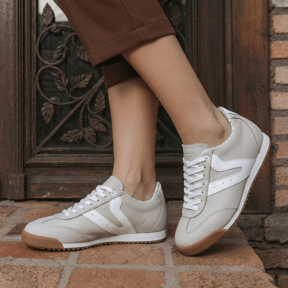 Tênis Feminino Couro Legítimo Naomi OffWhite Casual Vittal Clássico Retrô