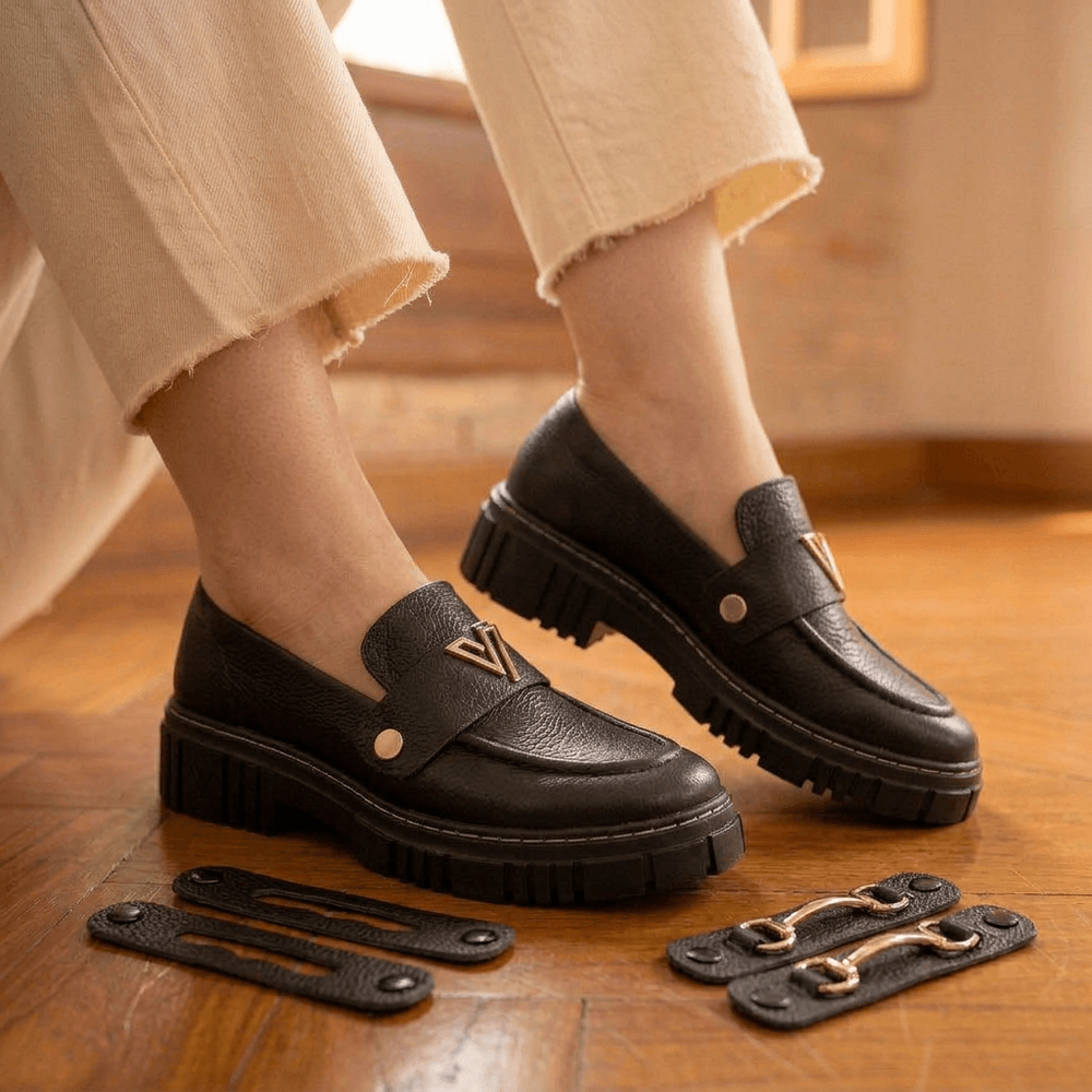 Mocassim Feminino Tratorado Couro Preto com 3 Fivelas Removíveis