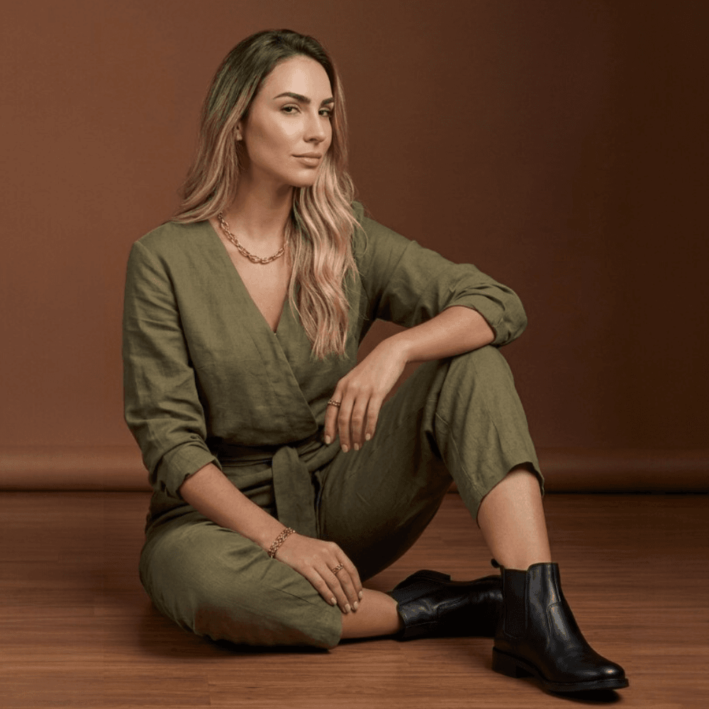 Bota Chelsea Feminina Vittal Lara em Couro Cano Curto