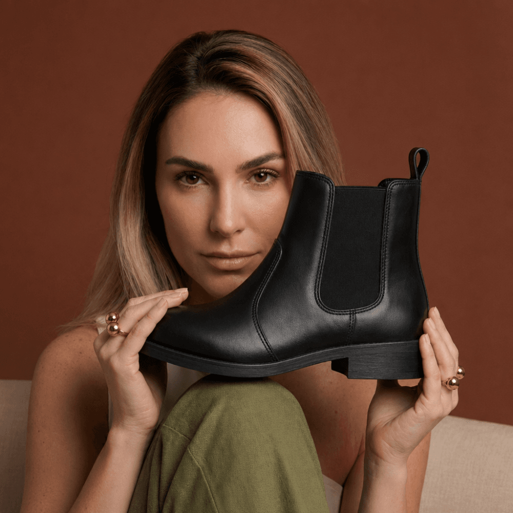 Bota Chelsea Feminina Vittal Lara em Couro Cano Curto