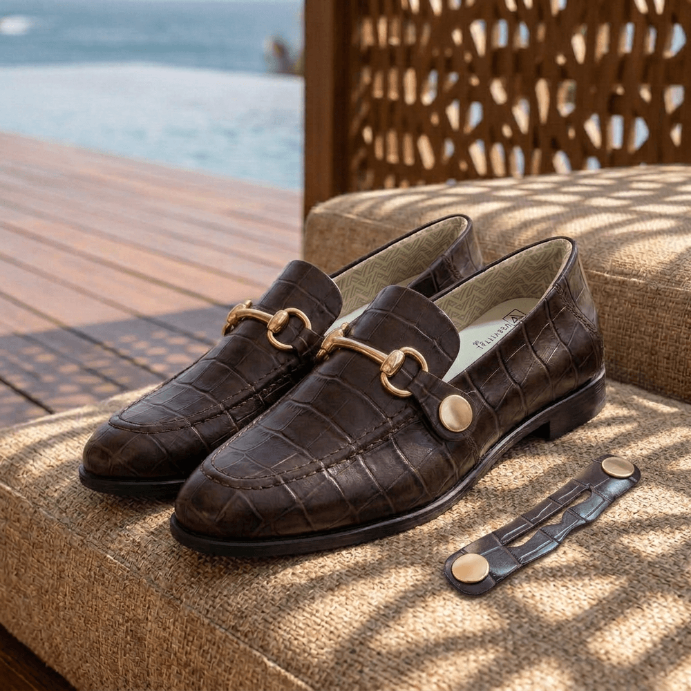 Mocassim Feminino Vittal Mara em Couro Legítimo Croco Café com 2 Fivelas Removíveis