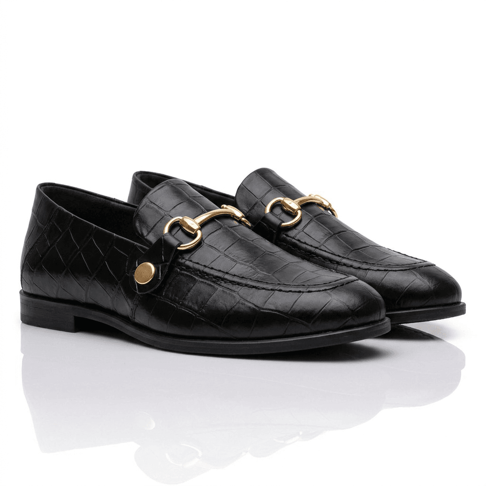 Mocassim Feminino Vittal Mara em Couro Legítimo Croco Preto com 2 Fivelas Removíveis