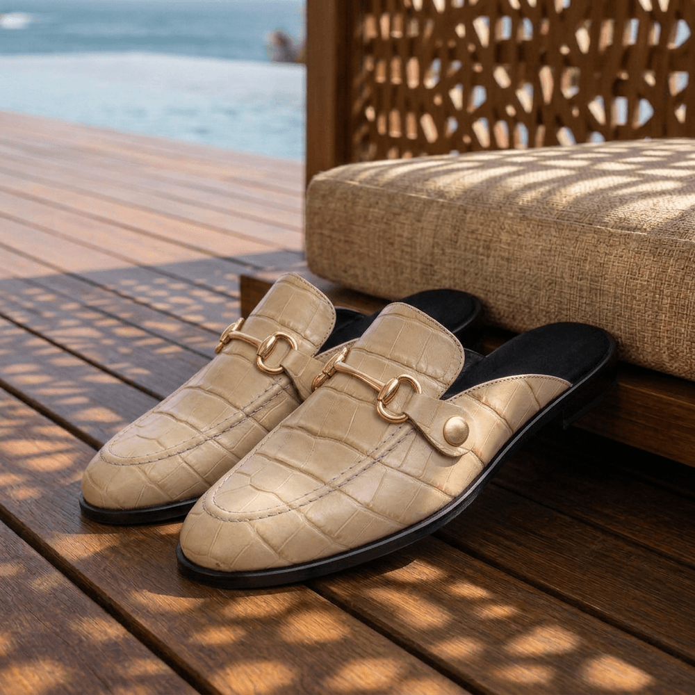Mule Feminino Vittal Luana em Couro Legítimo OffWhite Croco com 2 Fivelas Removíveis