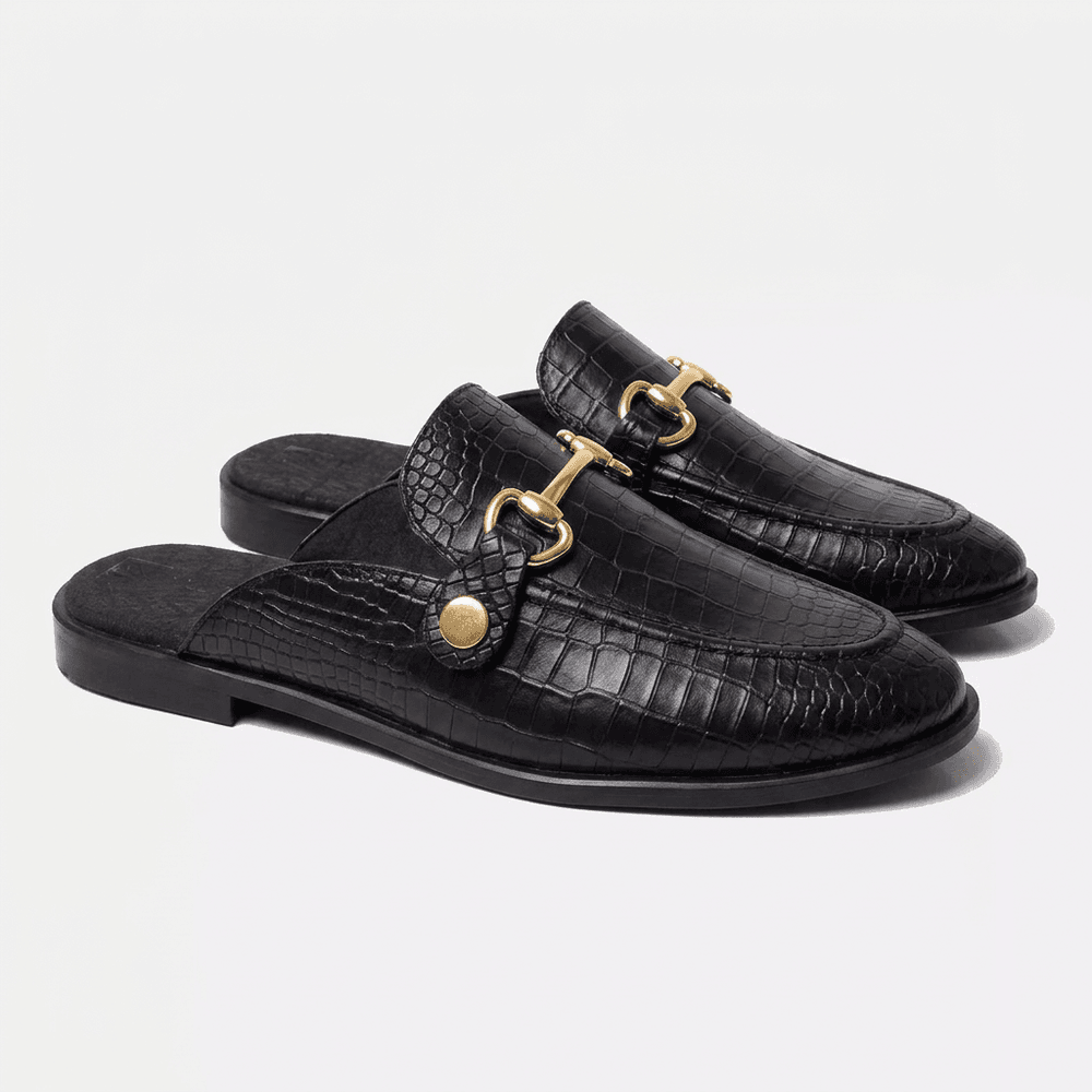 Mule Feminino Vittal Luana em Couro Legítimo Preto Croco com 2 Fivelas Removíveis