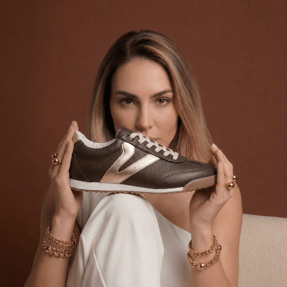 Tênis Feminino Couro Legítimo Naomi Café com Rosê Casual Vittal Clássico Retrô