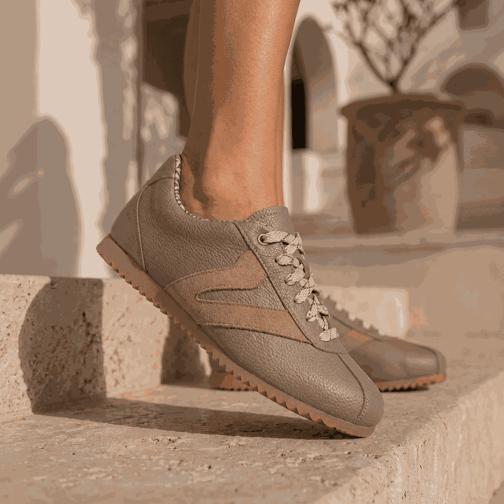 Tênis Feminino Couro Legítimo Naomi Areia Casual Vittal Clássico Retrô