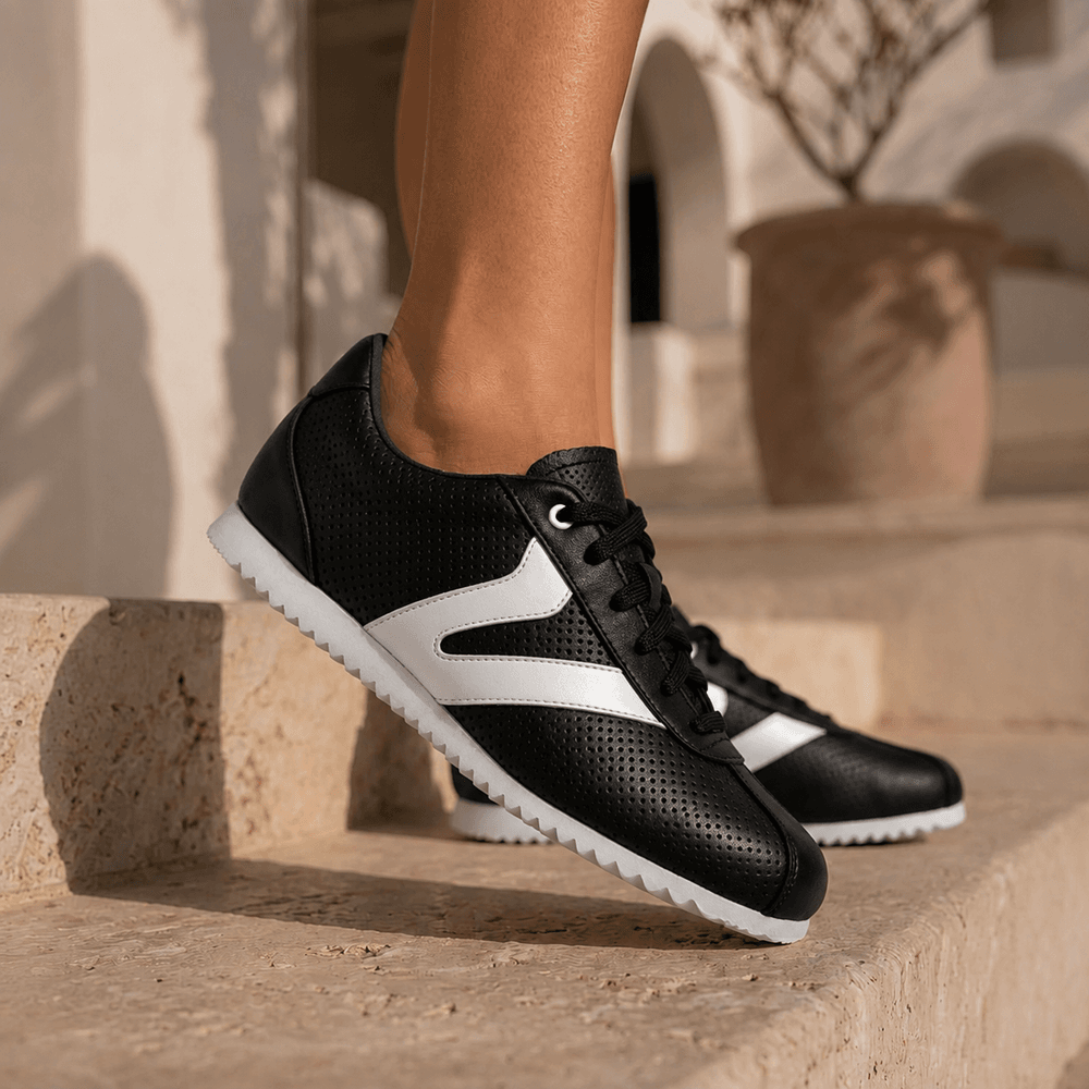 Tênis Feminino Couro Legítimo Naomi Preto com Branco Casual Vittal Clássico Retrô 
