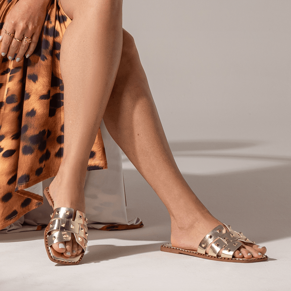 Sandália Rasteira Feminina Vittal Ananda Dourada