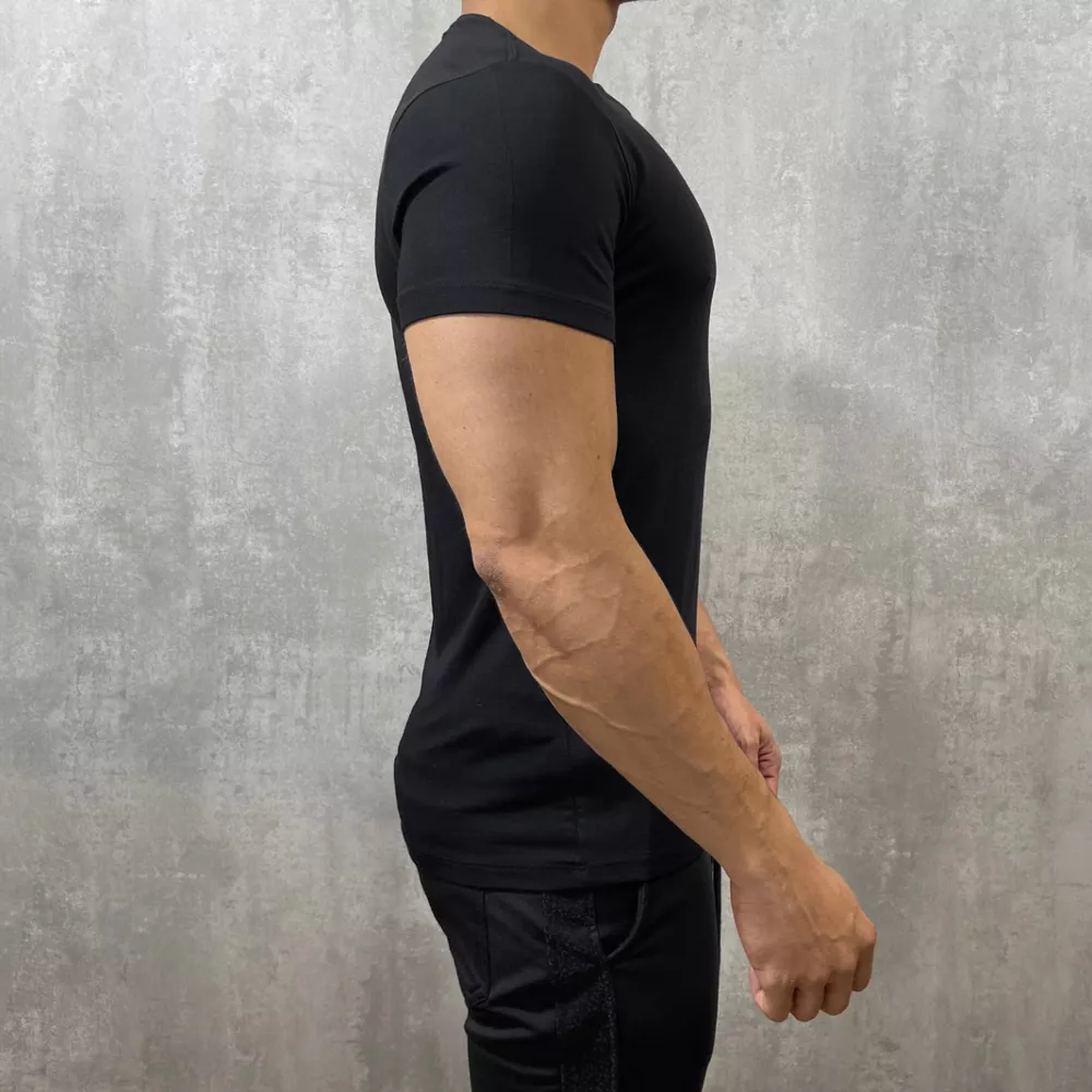 Camiseta Preta Slim Manga Curta Gola Redonda Casual Premium