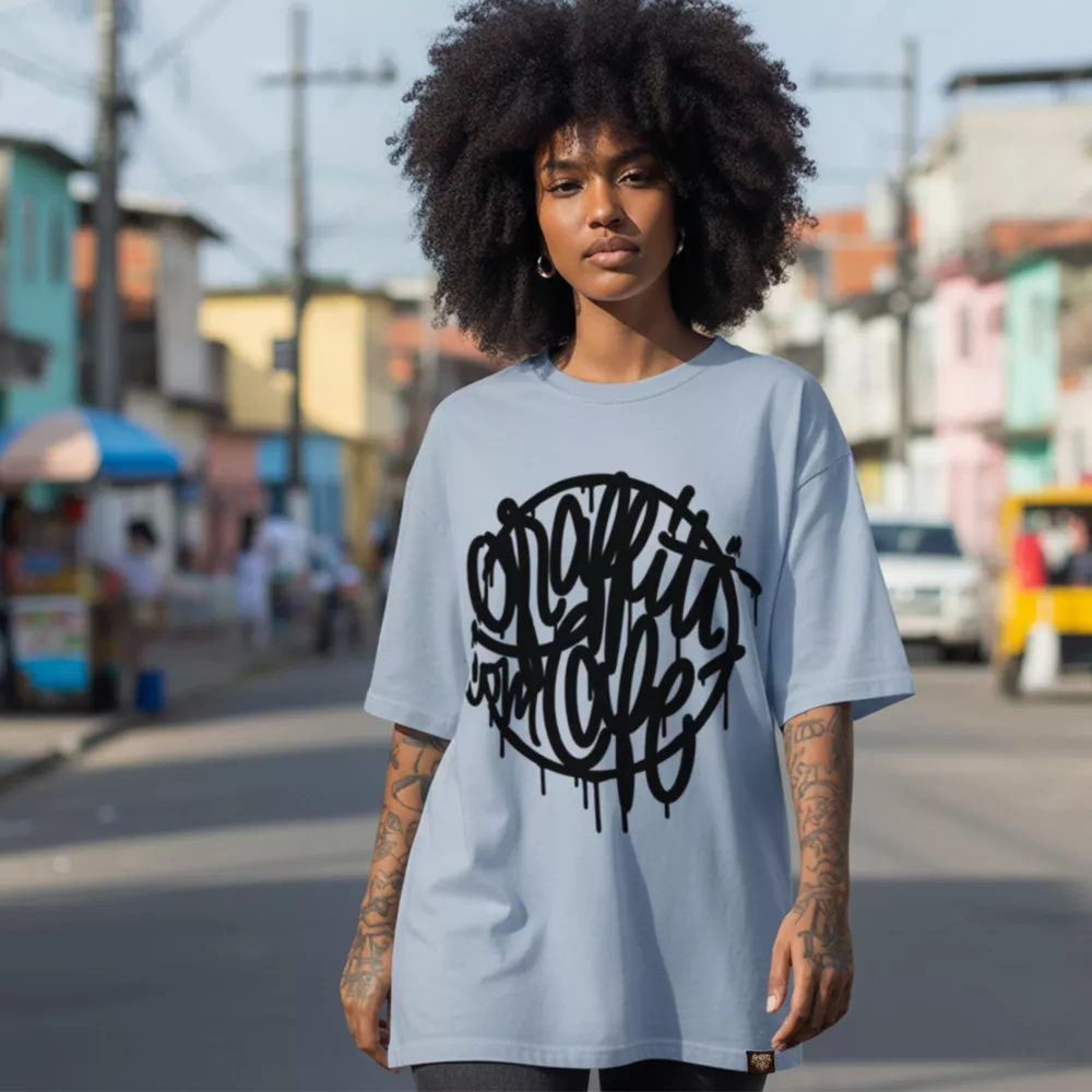 Camiseta TYPE Cinza – Streetwear com Tag de Graffiti | Graffiti