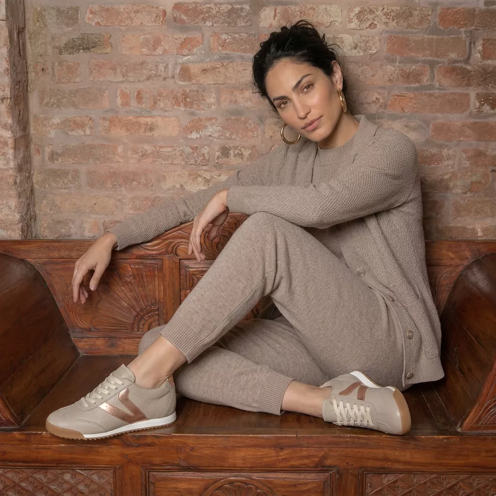 Tênis Feminino Couro Legítimo Naomi OffWhite com Rosê Casual