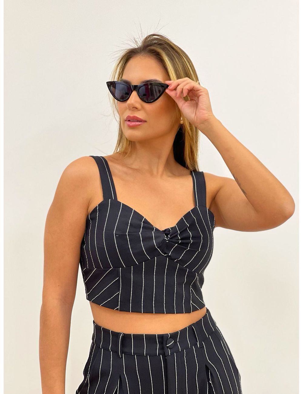 Cropped Luma Preto