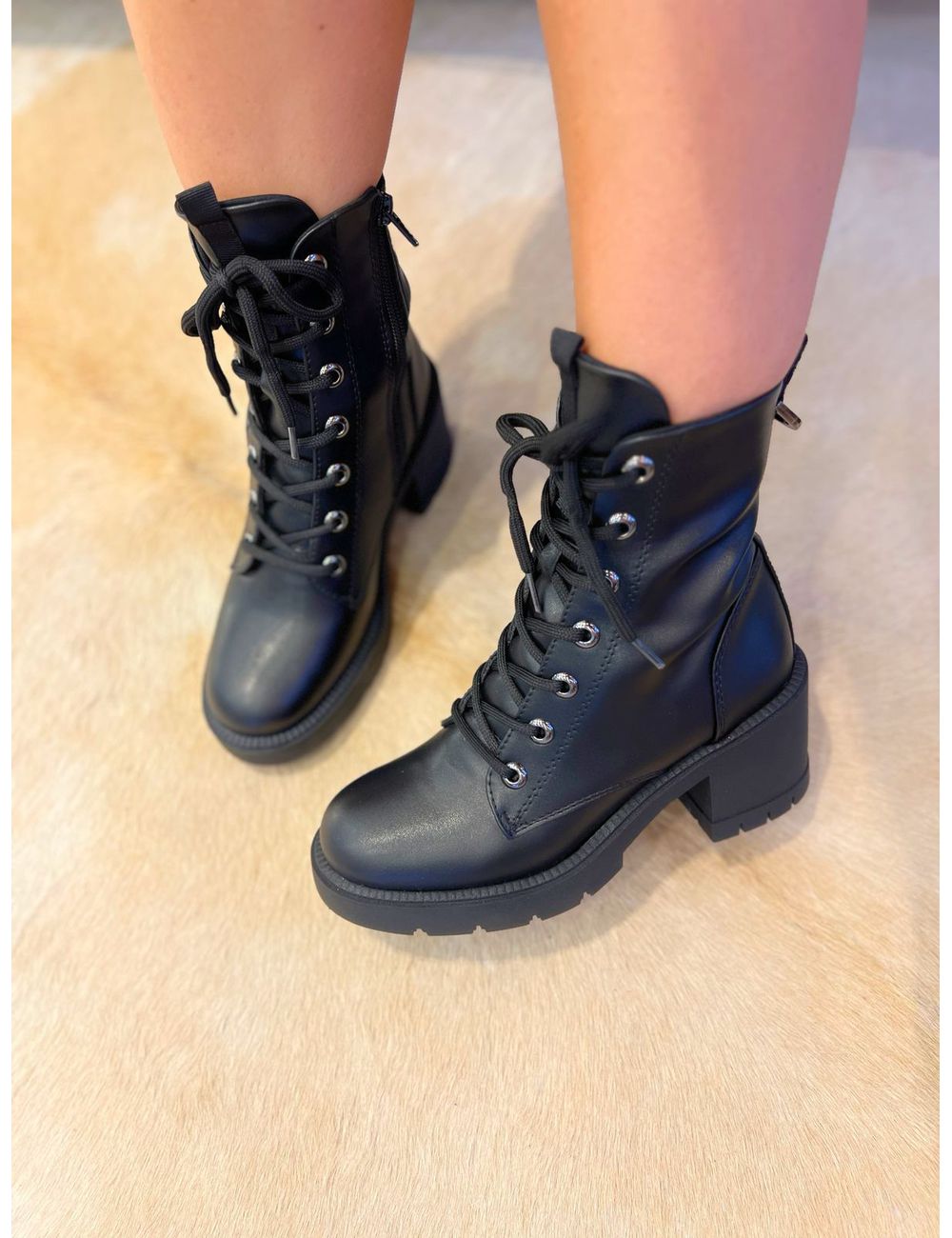 Bota Basic Cadarço Preta - Ana G Store