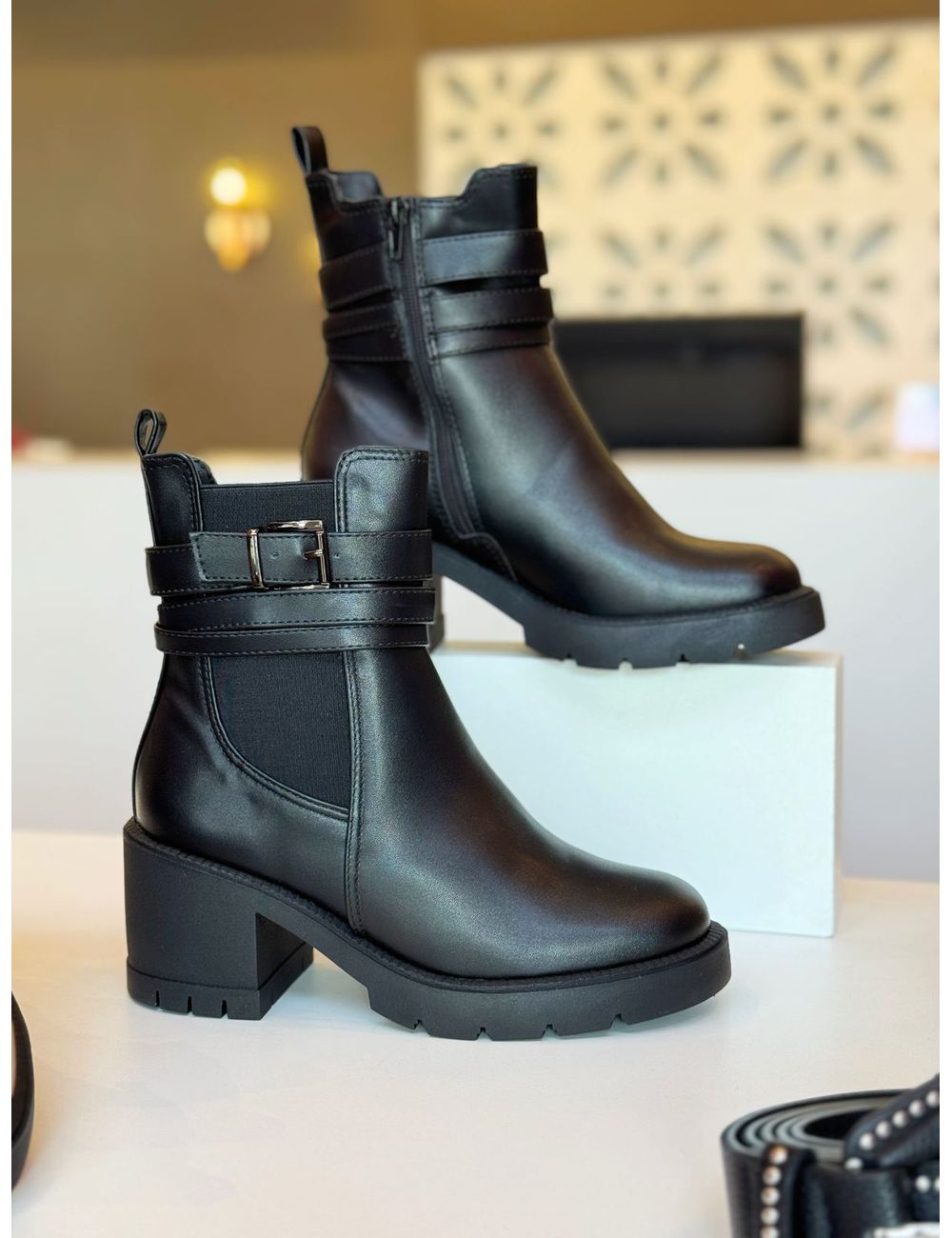 Bota Fivela Salto Tratorado Preta - Ana G Store