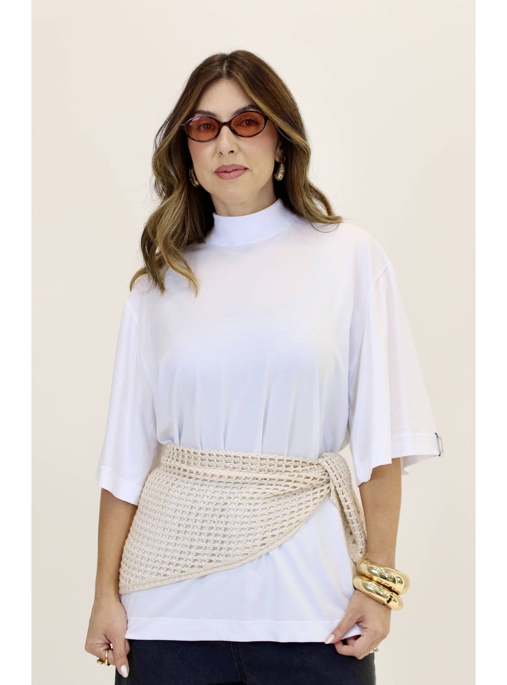 CAMISETA CAMILA GOLA ALTA COM ABERTURA - BRANCA - EFFE