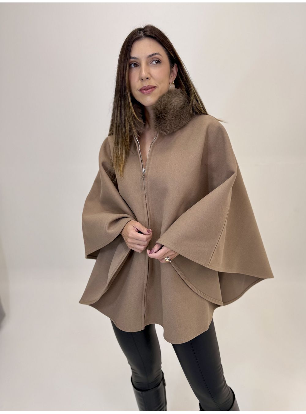 PONCHO DE LA BATIDA SOPHIA BEGE - EFFE