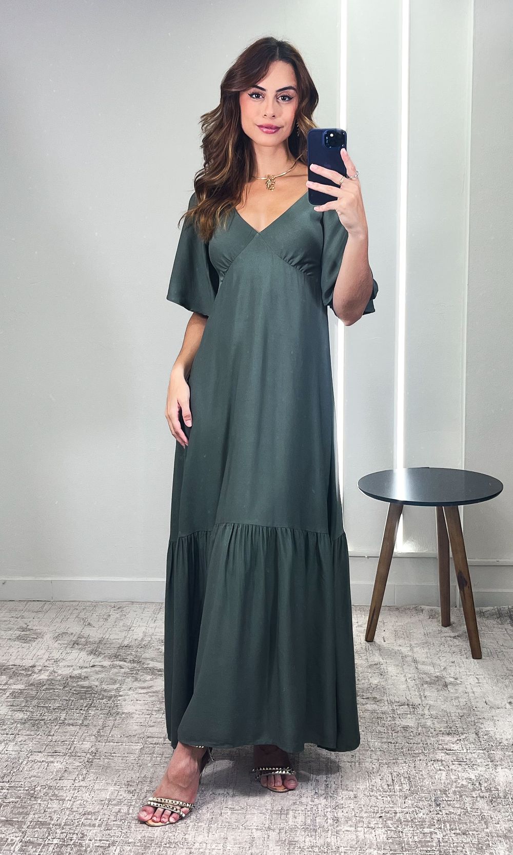 Vestido Midi Com Mangas e Decote V - Verde Musgo