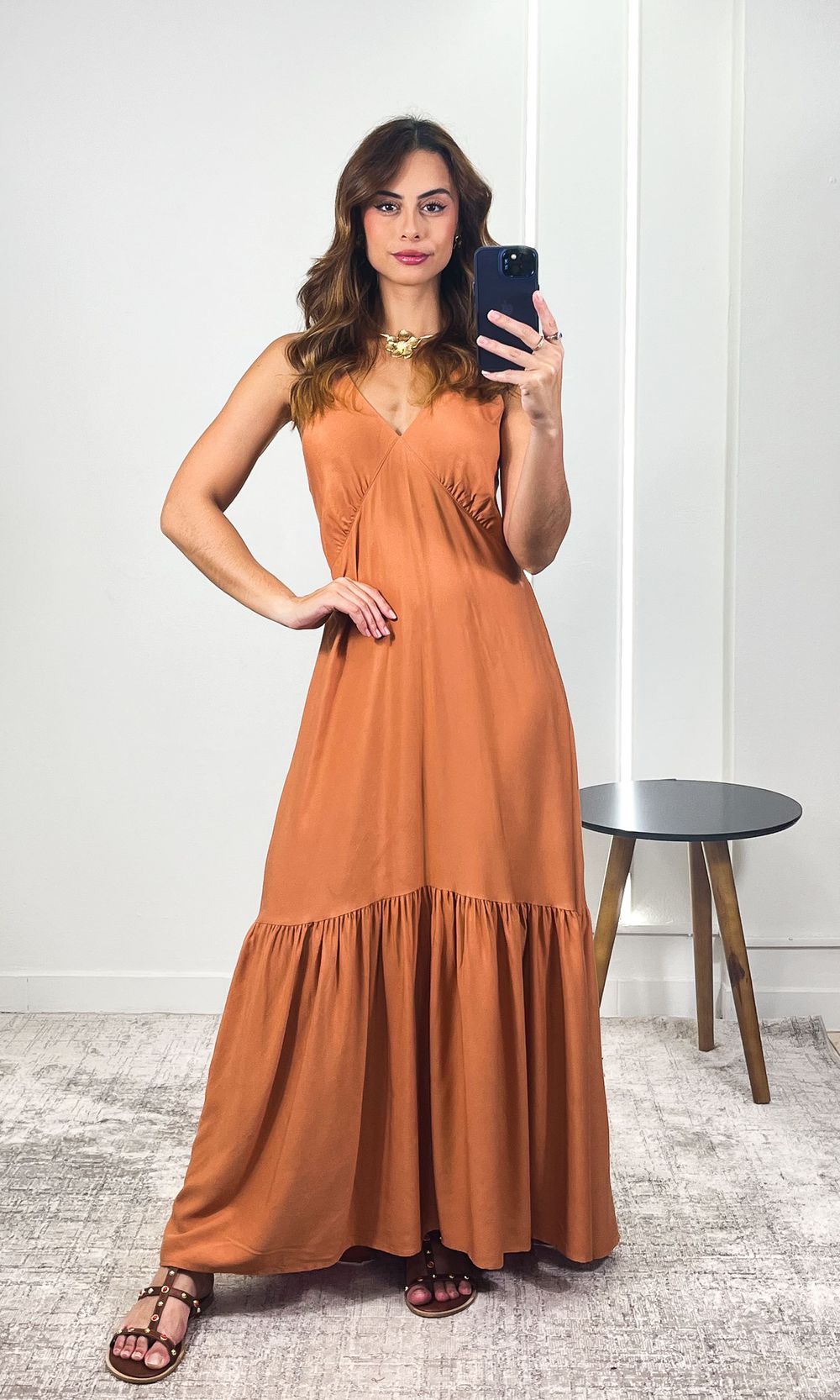 Vestido Midi Alça Fina e Costura na Barra - Caramelo