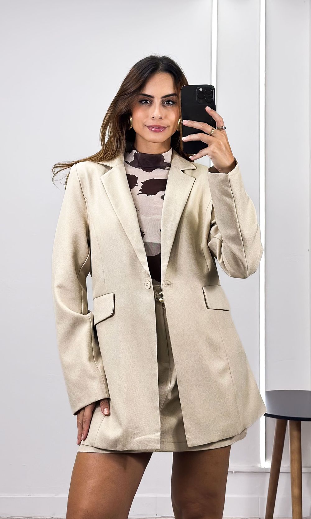 Conjunto Maxi Blazer e Short Saia Vânia - Bege