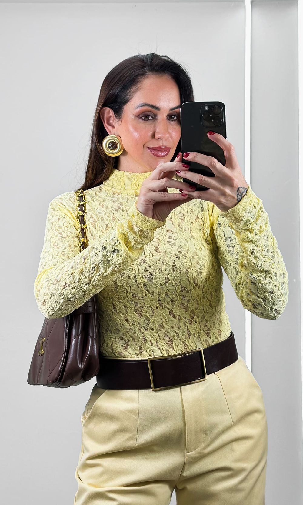 Blusa Rendada Gola Alta - Amarelo Candy - Jack Modas, Moda Feminina e Acessórios 