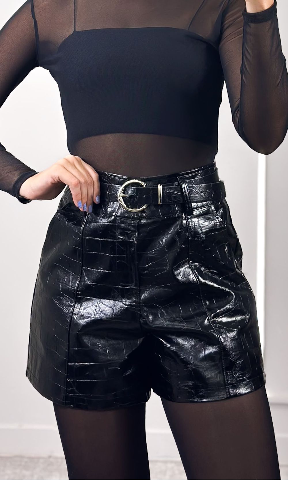 Short Courino Croco com Cinto - Preto