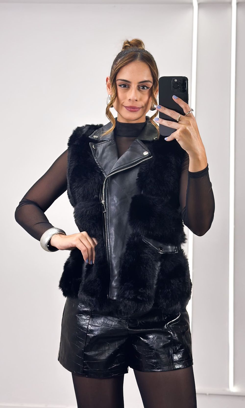 Colete Courino com Pelos - Preto