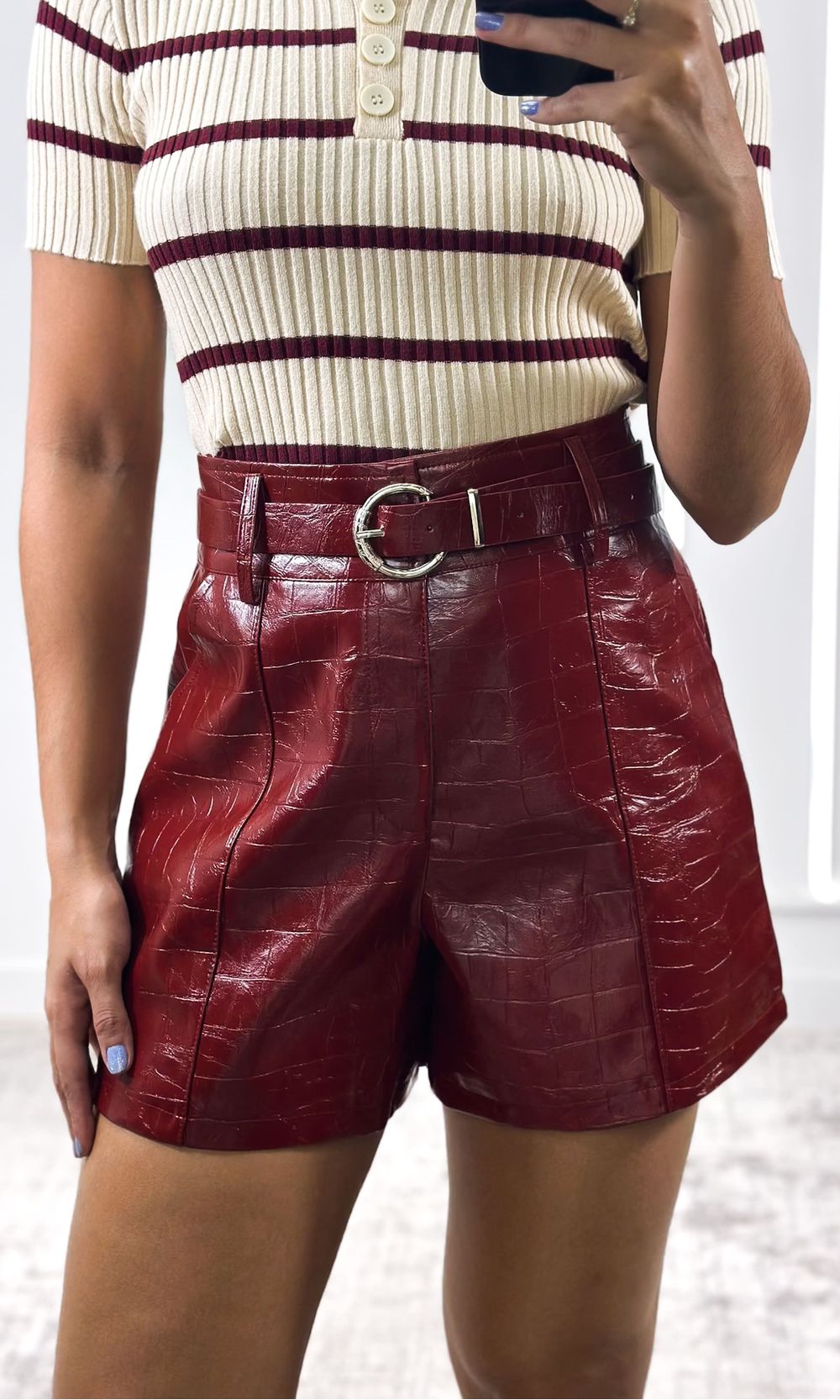 Short Courino Croco com Cinto - Bordô