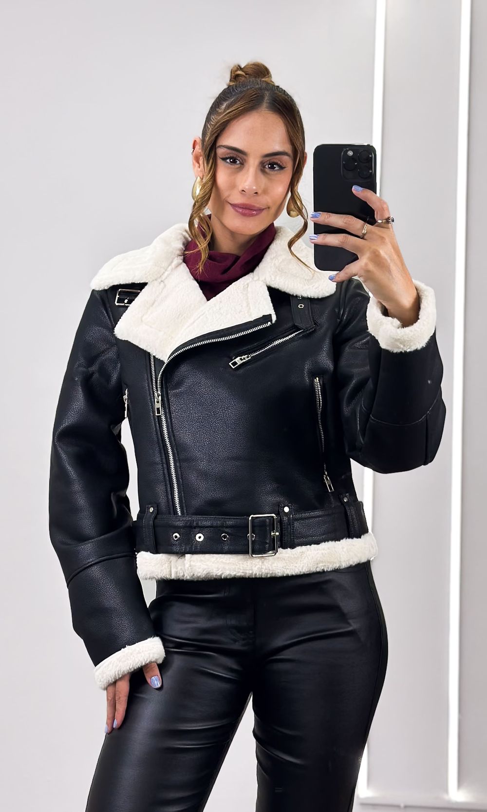 Jaqueta Courino Gola Peluciada - Preto