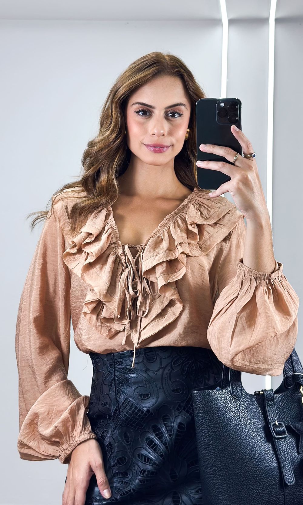 Camisa Crepe Gola Babados - Caramelo - Jack Modas, Moda Feminina e Acessórios 
