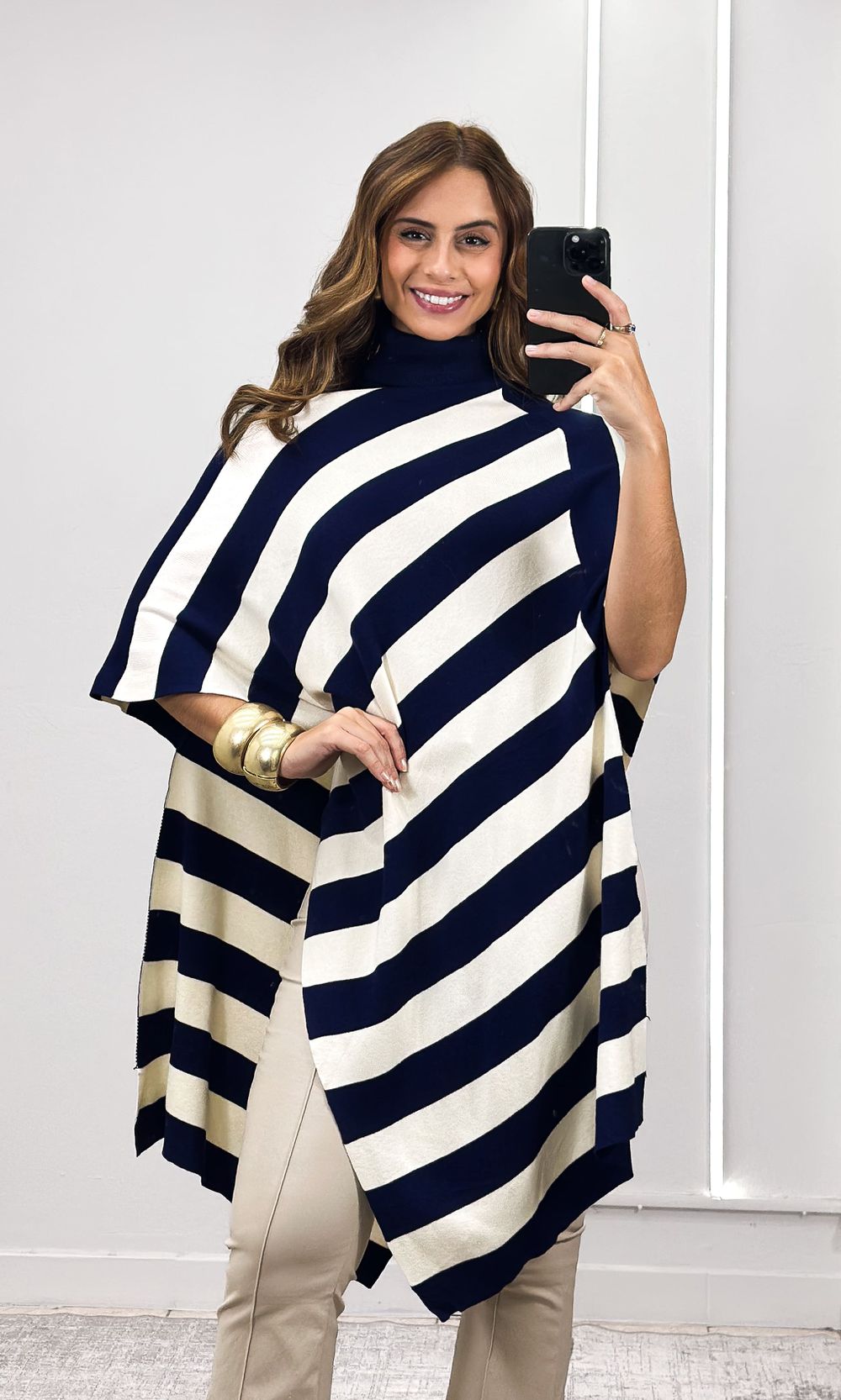 Blusa Tricô Assimétrica Listrada - Off/Azul Marinh... - Jack Modas, Moda Feminina e Acessórios 