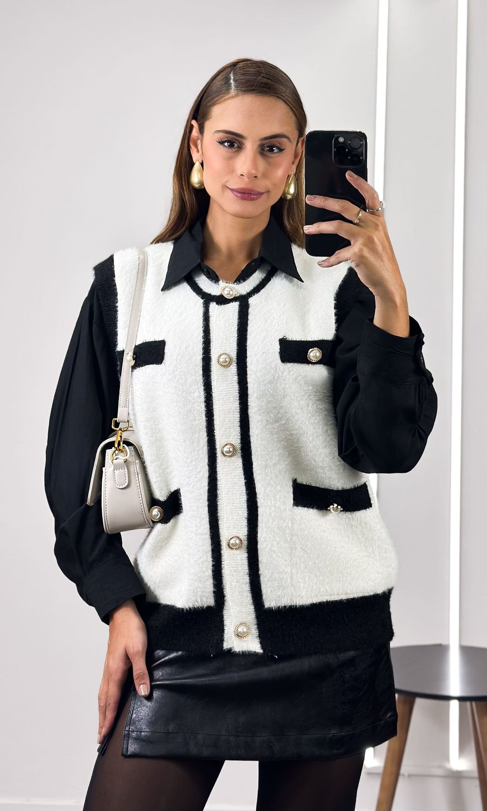 Colete Tricô com Pelinho - Branco/Preto - Jack Modas, Moda Feminina e Acessórios 