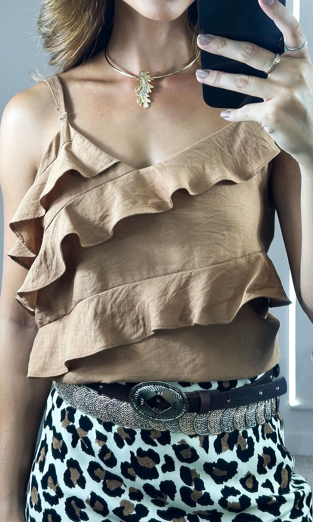 Regata Viscose com Babados e Alça - Camel - Jack Modas, Moda Feminina e Acessórios 