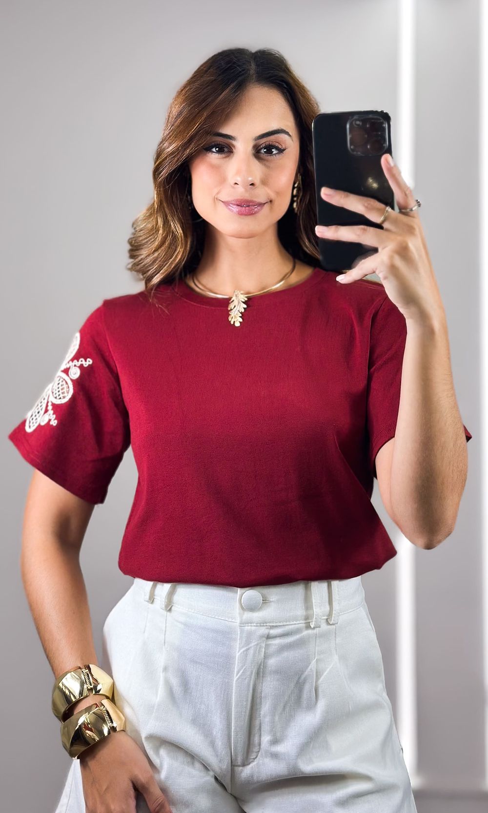 Camiseta Malha Manga Crochê - Bordô