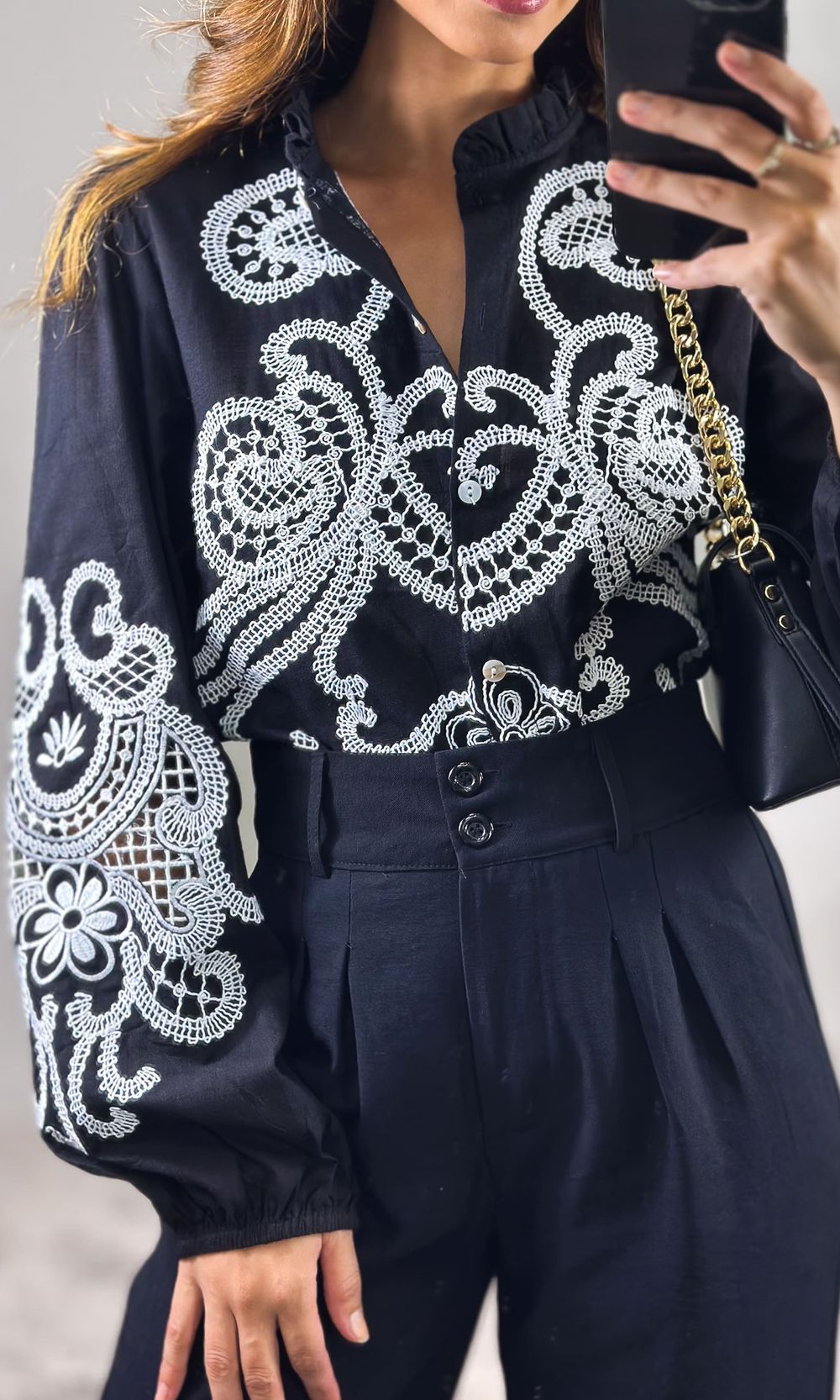 Camisa Gola com Bordado Crochê - Preto - Jack Modas, Moda Feminina e Acessórios 