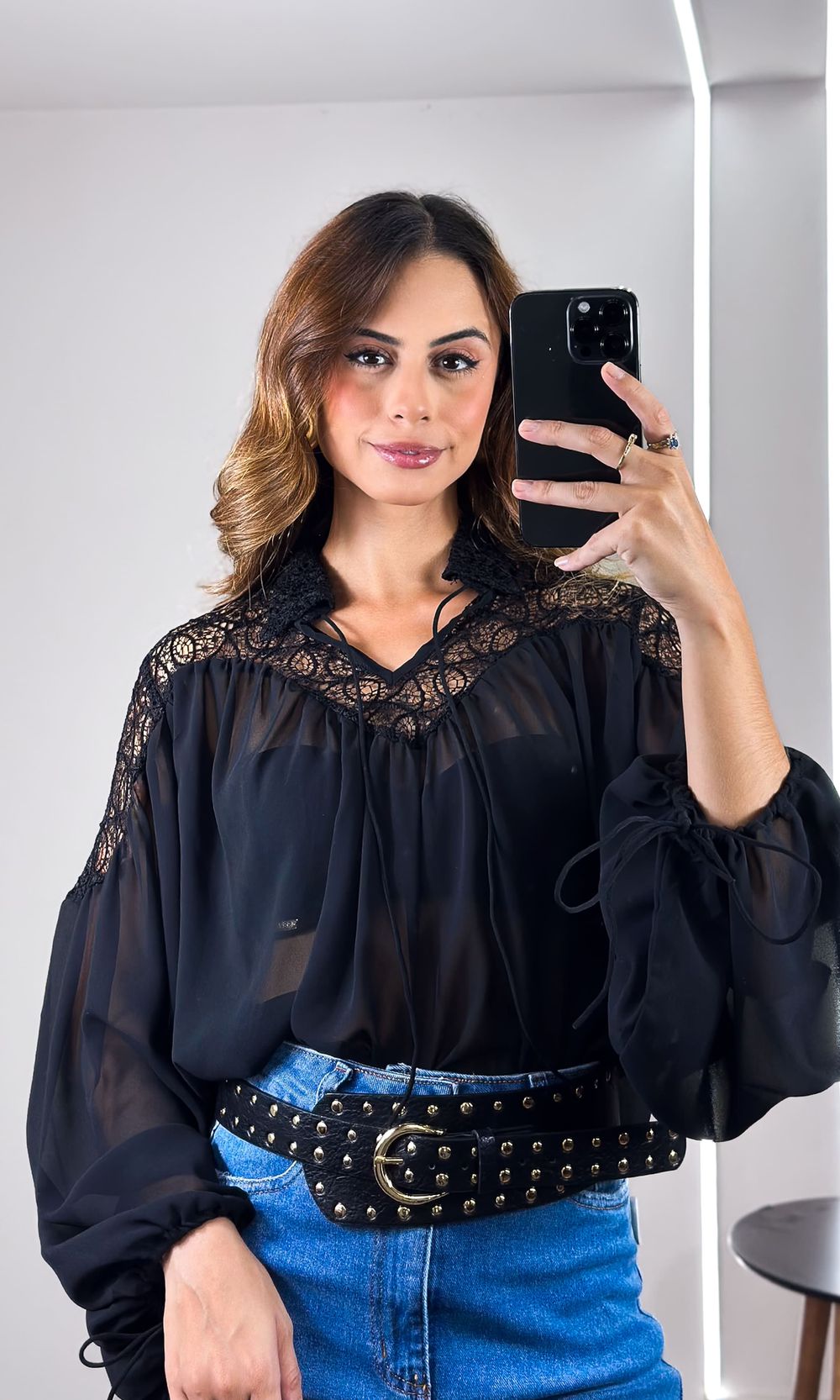 Blusa Crepe Gola e Ombro Rendado - Preto - Jack Modas, Moda Feminina e Acessórios 