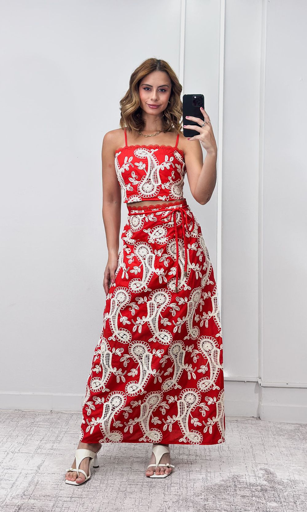 Conjunto Crochê Paisley Cropped e Saia - Vermelho