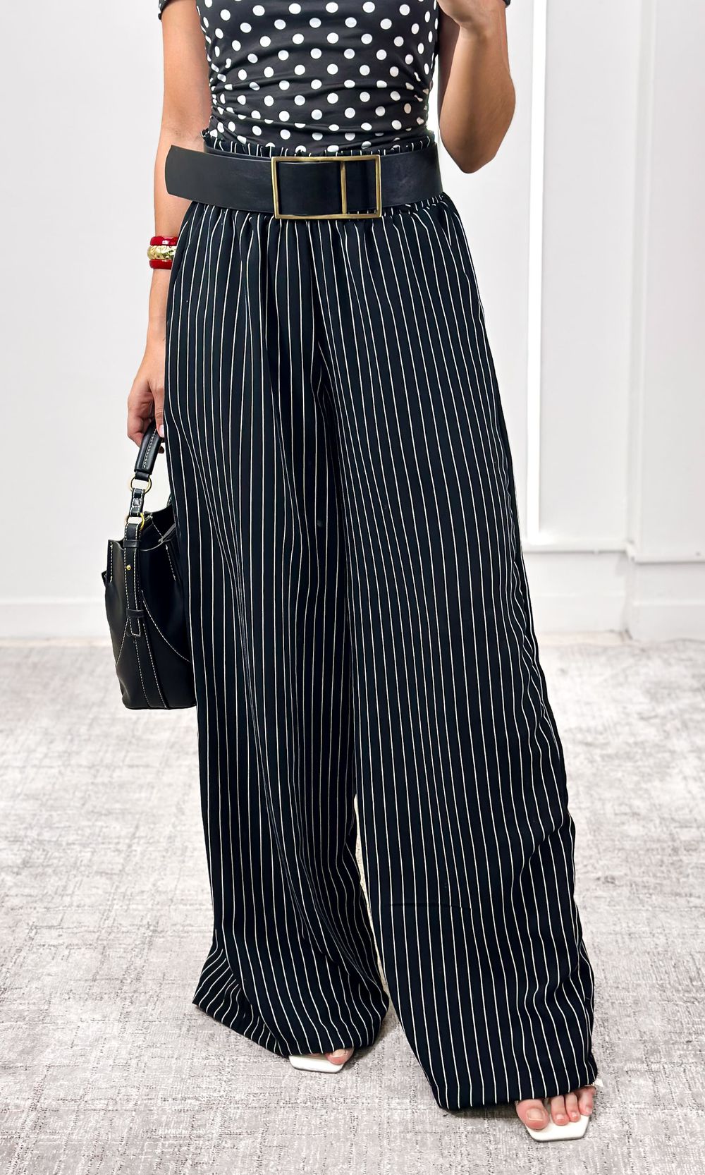 Calça Wide Leg Elástico Listrada - Preto/Branco