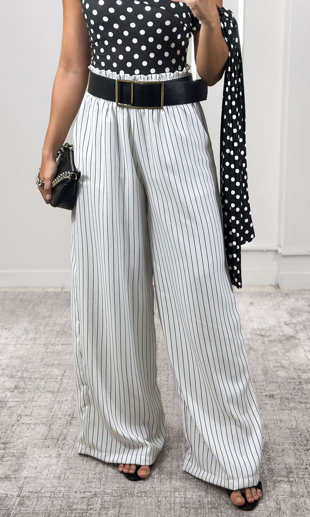 Calça Wide Leg Elástico Listrada - Branco/Preto
