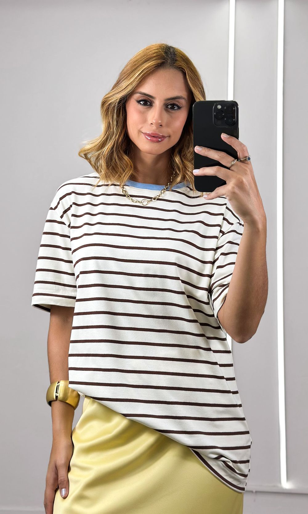 Camiseta Listrada Gola Azul - Marrom/Branco - Jack Modas, Moda Feminina e Acessórios 
